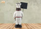 Figurka szefa kuchni Polyresin Figurka szefa kuchni Drewniana tablica Rzeźba szefa kuchni z żywicy